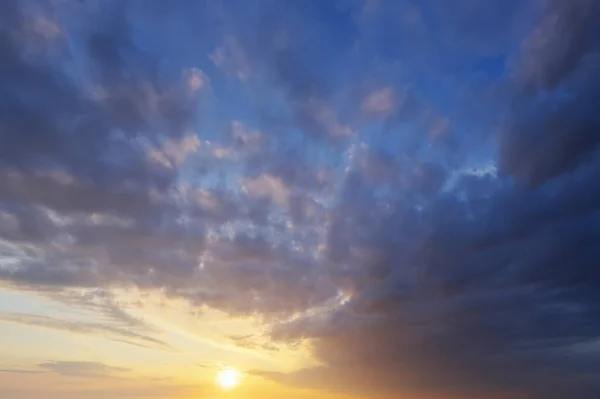 Прекрасные Облака Заката Небоскрёб — стоковое фото
