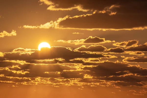 Μεγάλο Ήλιο Στο Ηλιοβασίλεμα Φύση Σύνθεση — Φωτογραφία Αρχείου
