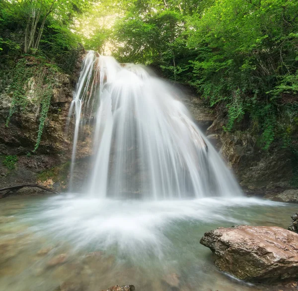 Fluxo Cachoeira Primavera Composição Natural — Fotografia de Stock