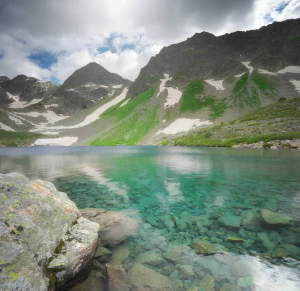 Όμορφο Καλοκαιρινό Τοπίο Του Καυκάσου Πανόραμα Της Λίμνης Arkhyz Την — Φωτογραφία Αρχείου