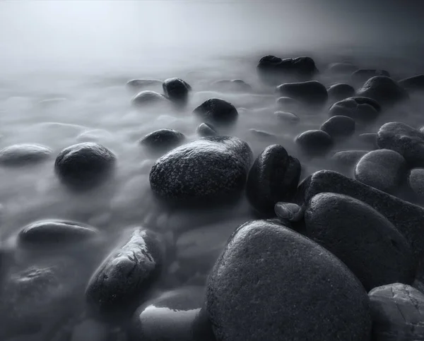 黑色和白色海景 单色自然组成 — 图库照片