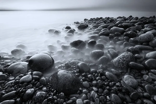 Czarno Biały Krajobraz Morski Monochromatyczny Skład Przyrody — Zdjęcie stockowe
