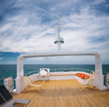 Yat üstü açık güverteden okyanus sakin su manzarası