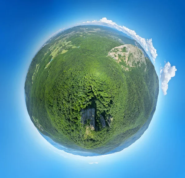 Panorama Małej Planety Górskiego Zielonego Lasu Letniego Skład Przyrody — Zdjęcie stockowe