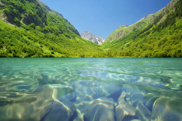 Lago Azul Montaña Luz Del Día Composición Natural Imágenes De Stock Sin Royalties Gratis