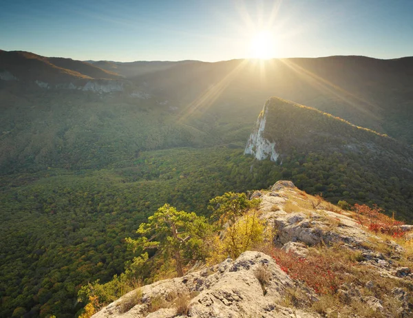 Górski Krajobraz Wystroić Się Krawędzi Skład Natury Obrazek Stockowy