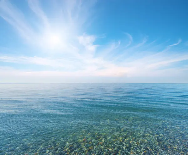 白天的海空背景 自然组成 免版税图库图片