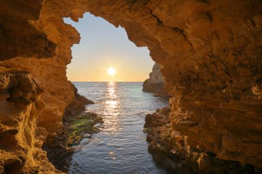 Ana yelkeni içi. Güzel doğa deniz manzarası kompozisyon.