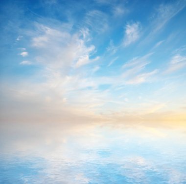 Günbatımında gökyüzü. Doğa soyut bileşimi