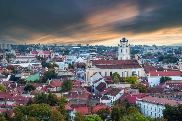 Panoramy Starego Miasta Wilnie Jesieni Uniwersytet Wileński John Kościół Dzwonnica — Zdjęcie stockowe