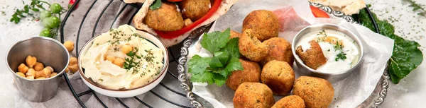 Medio Oriente Piatti Arabi Con Falafel Hummus Pita Cibo Halal — Foto Stock