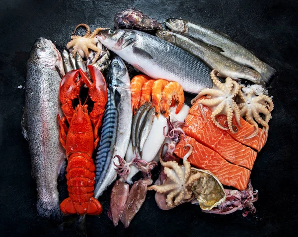 Fresh Fish Seafood Assortment Black Background Fish Market Healthy Diet — Stock Photo, Image