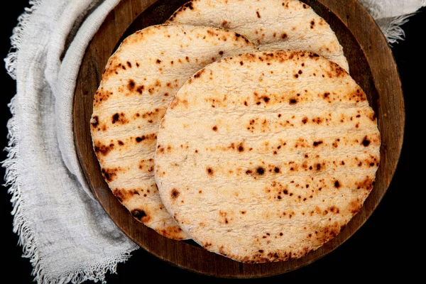 Хліб Піта Ізольований Темному Тлі Традиційна Типова Їжа Арабської Кухні — стокове фото