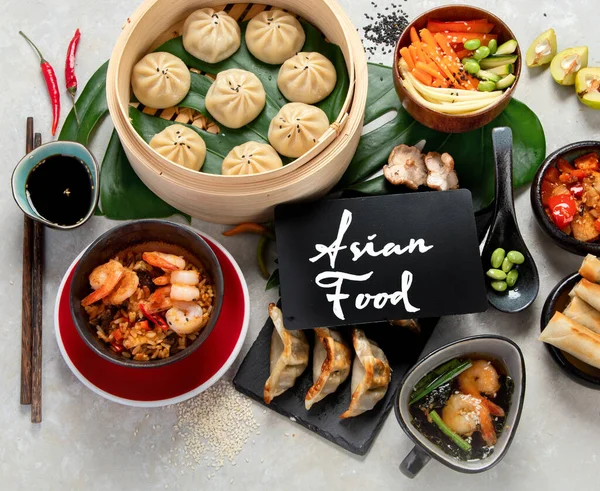 Různé Čínské Jídlo Tmavém Pozadí Jídla Čínské Kuchyně Stole Asijský — Stock fotografie