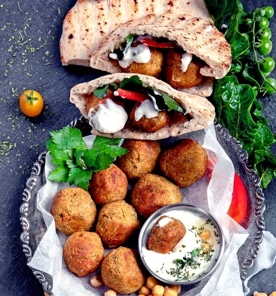Středovýchod Arabská Jídla Falafelem Humus Pita Halal Food Libanonská Kuchyně — Stock fotografie