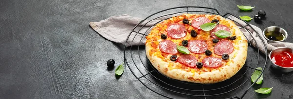 Freshly Baked Pepperoni Pizza Dark Background Tasty Homemade Food Concept — Stock Photo, Image