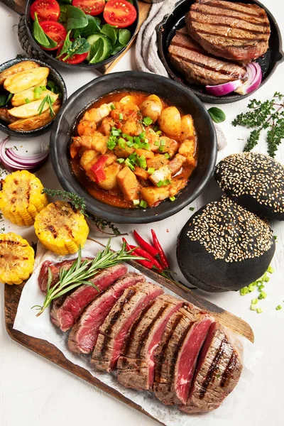 Fleischgerichte Teller Mit Verschiedenen Fleischsorten Vorhanden Nicht Vegetarisches Essen Ansicht — Stockfoto