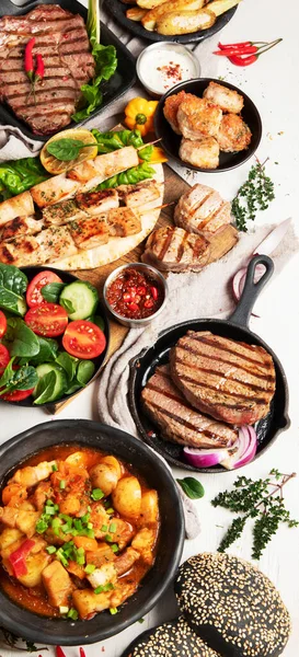 Мясная Посуда Тарелки Различного Мяса Знамя Вегетарианской Еды Вид Сверху — стоковое фото