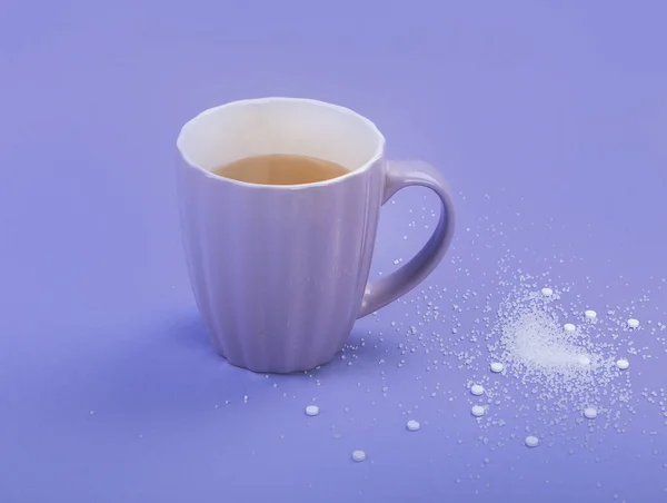 Cup Tea Sugar Sweetener Cup Tea Artificial Sugar Violet Background — Stock Photo, Image