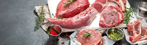 Diferentes Tipos Carne Cruda Carne Res Cerdo Cordero Pollo Sobre — Foto de Stock
