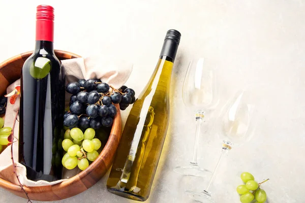 Wine Tasting Overhead Photo Glasses Red White Wine Bottle Grapes — Stock Photo, Image