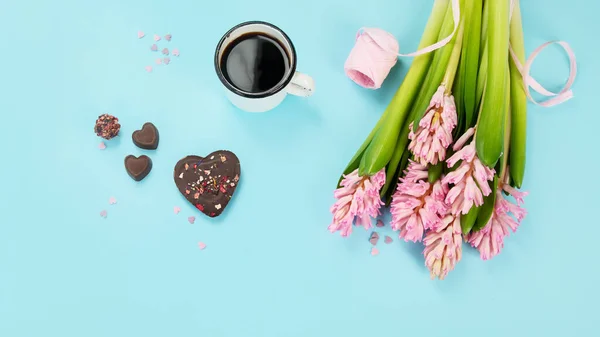 Morning Cup Coffee Candy Gift Present Box Pink Spring Flowers — Stock Photo, Image