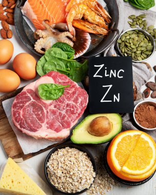 Çinko 'da kolesterolü düşüren, sağlıklı üreten, bağışıklık sistemini güçlendiren gıdalar. Sağlıklı beslenme konsepti. Üst görünüm.