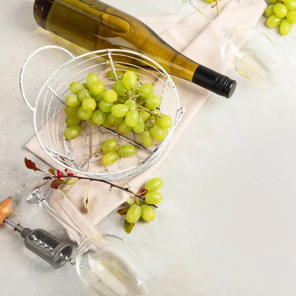 Flat Lay White Wine Glasses Corkscrews White Background Top View — Foto Stock