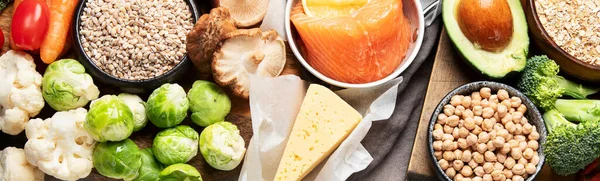 白い背景に健康食品の選択 デトックスときれいな食事のコンセプト ビタミン ミネラル 抗酸化物質が多い食品 アンチエイジング食品 最上階だ コピースペース付きパノラマ — ストック写真