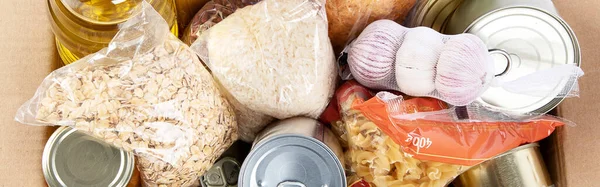 Krabice Dary Potravin Různých Produktů Světlém Pozadí Horní Pohled Darování — Stock fotografie