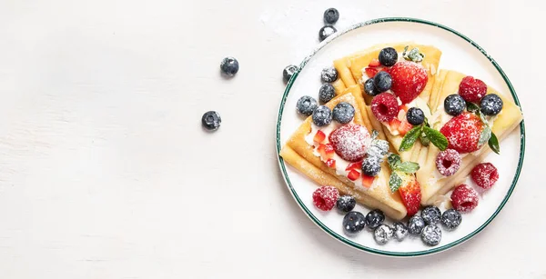 Healthy Breakfast Homemade Traditional Crepes Pancakes Fresh Berries Morning Light — Foto Stock
