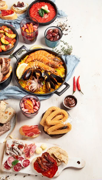 Typisch Spanische Tapas Konzept Umfassen Jamon Chorizo Wurst Bürsten Schüssel — Stockfoto