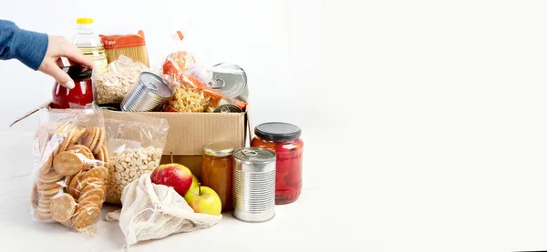 Krabice Dary Potravin Různých Produktů Světlém Pozadí Horní Pohled Darování — Stock fotografie