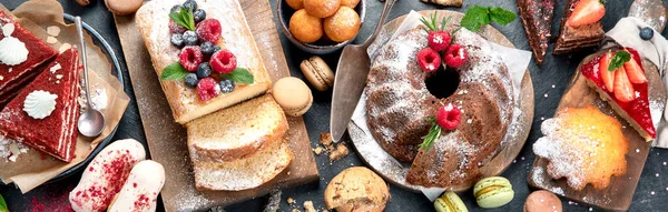 Verschiedene Desserts Auf Dunklem Hintergrund Köstliche Süße Desserttafel Mit Pfund — Stockfoto