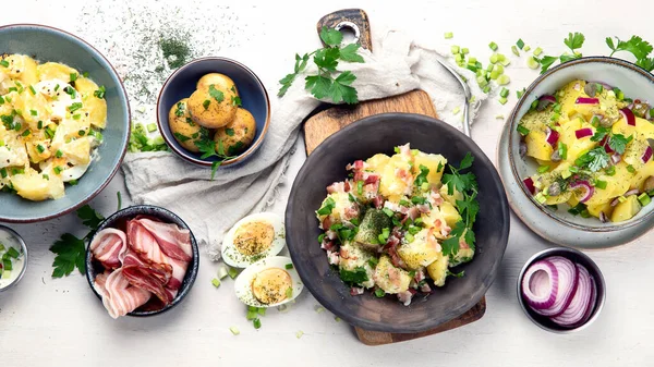 Set Met Verschillende Aardappelsalades Traditionele Duitse Amerikaanse Keuken Bovenaanzicht — Stockfoto