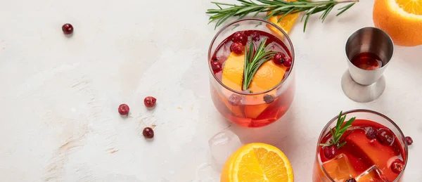 Diversi Cocktail Deliziosi Sul Tavolo Coctail Alcolico Con Frutta Erbe — Foto Stock