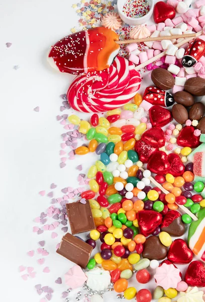 Beyaz Arka Planda Renkli Şeker Çeşitleri Üst Manzara Boşluğu Kopyala — Stok fotoğraf
