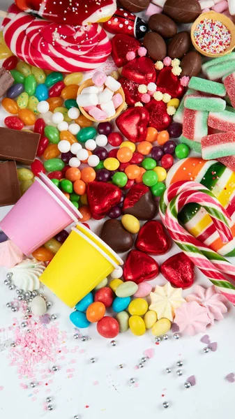 Beyaz Arka Planda Renkli Şeker Çeşitleri Üst Görünüm — Stok fotoğraf