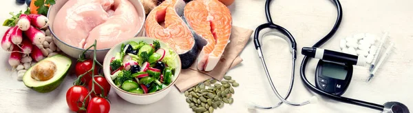 Steteskop Kolesterol Diyeti Beyaz Arka Planda Diyabet Kontrollü Tabakta Sağlıklı — Stok fotoğraf