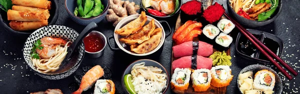 Tradiční Japonské Jídlo Pokrmy Černém Pozadí Horní Pohled — Stock fotografie