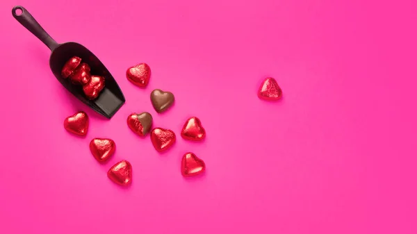 Insvept Och Oinsvept Hjärta Form Choklad Godis Röd Folie Rosa — Stockfoto