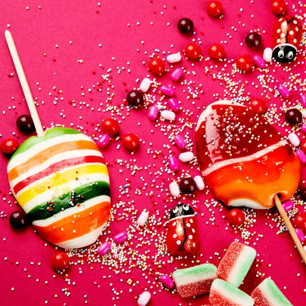 Mieszana Kolekcja Kolorowych Cukierków Różowym Tle Widok Góry — Zdjęcie stockowe