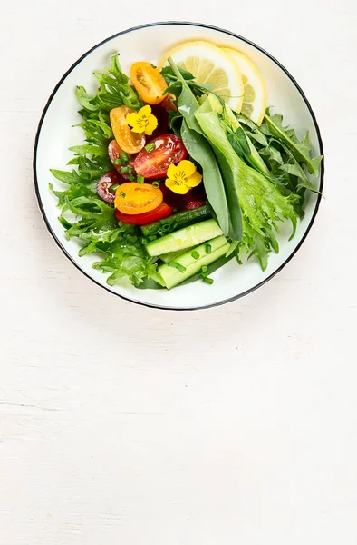 Frühlingssalat Leckeres Gesundes Essen Ansicht Von Oben Kopieren Sie Spac — Stockfoto