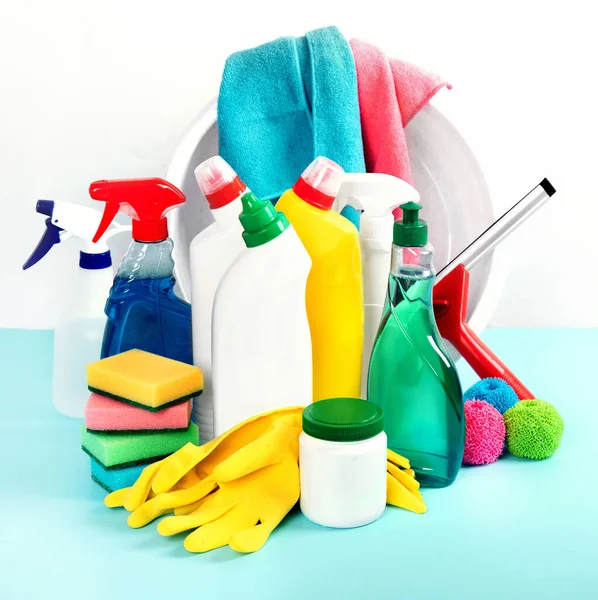 Schoonmaakmiddelen Flessen Rubberen Handschoenen Reinigingsspons Schoonmaakmiddelen Ophalen Huishoudelijk Concept — Stockfoto