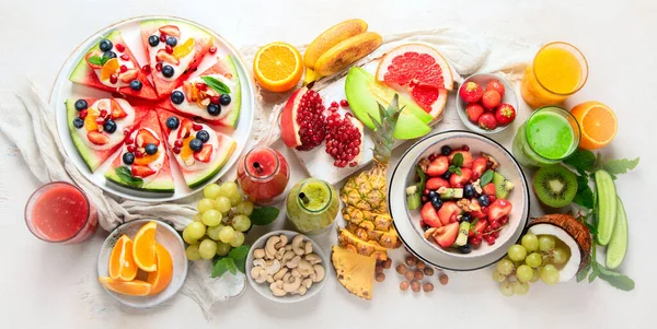 Frutas Verão Sortidas Fundo Branco Conceito Alimento Cru Fresco — Fotografia de Stock
