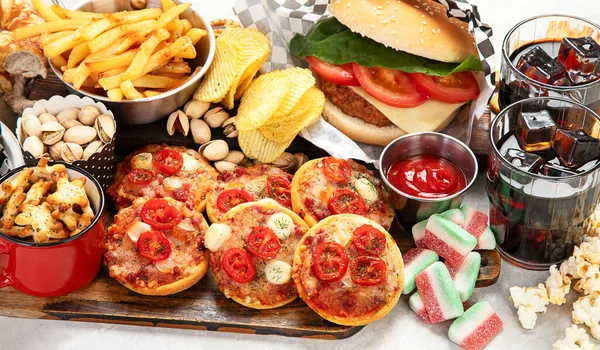 Fast Food Gri Arka Planda Amerikan Yemeği Üst Görünüm Alanı — Stok fotoğraf