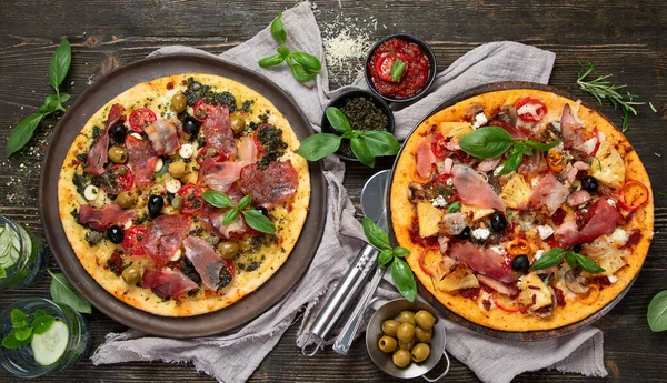 Pizze Calde Gustose Pronte Mangiare Amanti Della Carne Fatti Casa — Foto Stock