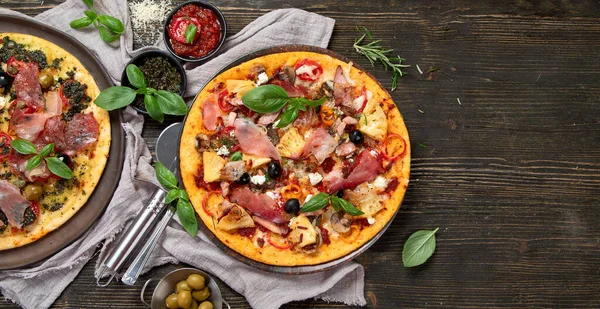 Horké Chutné Pizzy Připravené Jídlu Domácí Maso Milovníci Pizza Pepperoni — Stock fotografie
