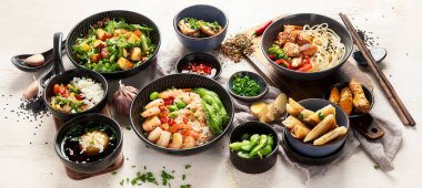 Geleneksel Asya yemekleri. Asya yemekleri konsepti. Üst Manzara. Panorama.