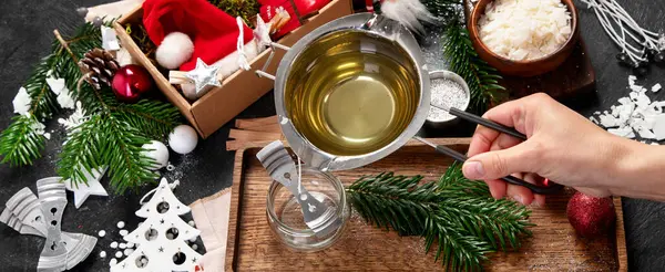 Att Göra Dekorativt Doftljus Set För Hemmagjorda Jul Vax Ljus — Stockfoto